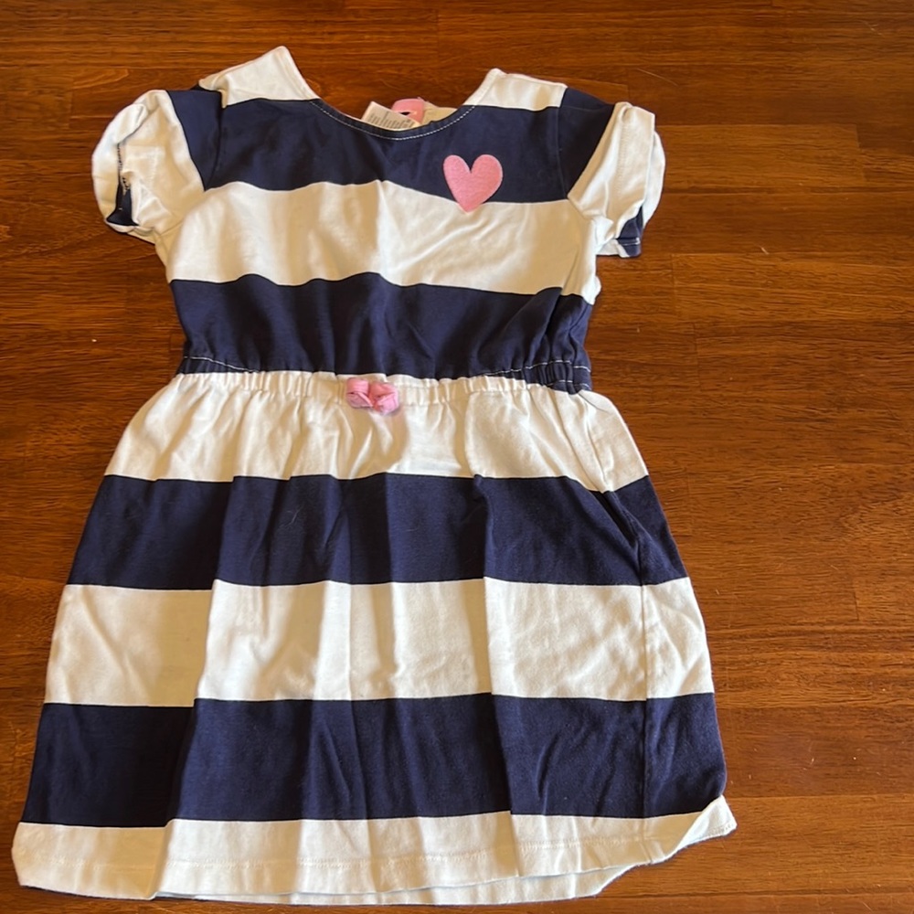 Short sleeve dress
